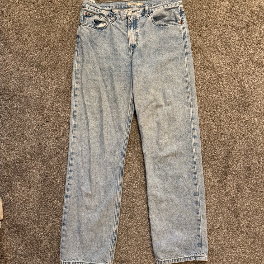 LEVIS, WOMENS 29; LOW PRO STRAIGHT LIGHTWASH Cut Jeans with Vintage Wash